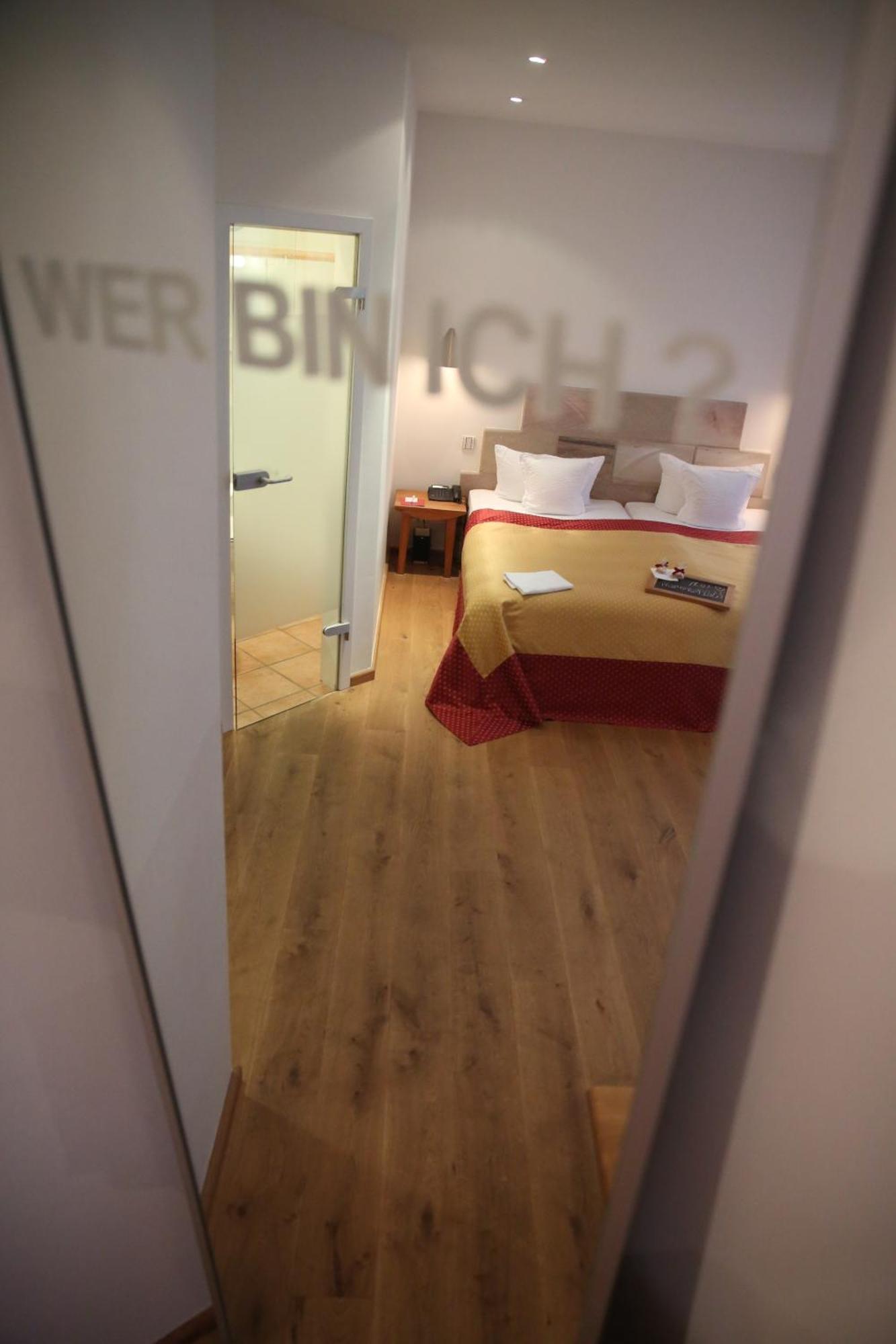 Double Room for Single Use